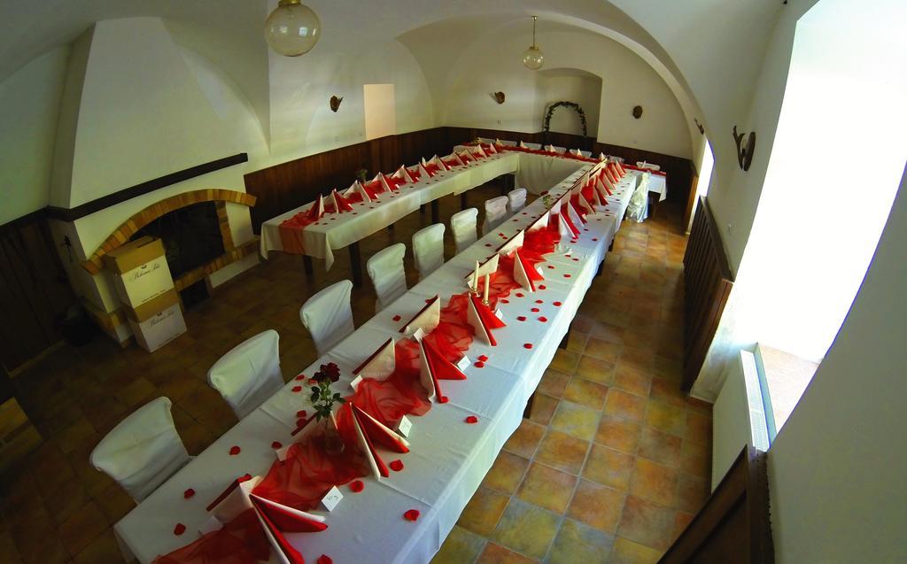 Penzion Zamek Rozsochatec Exterior photo