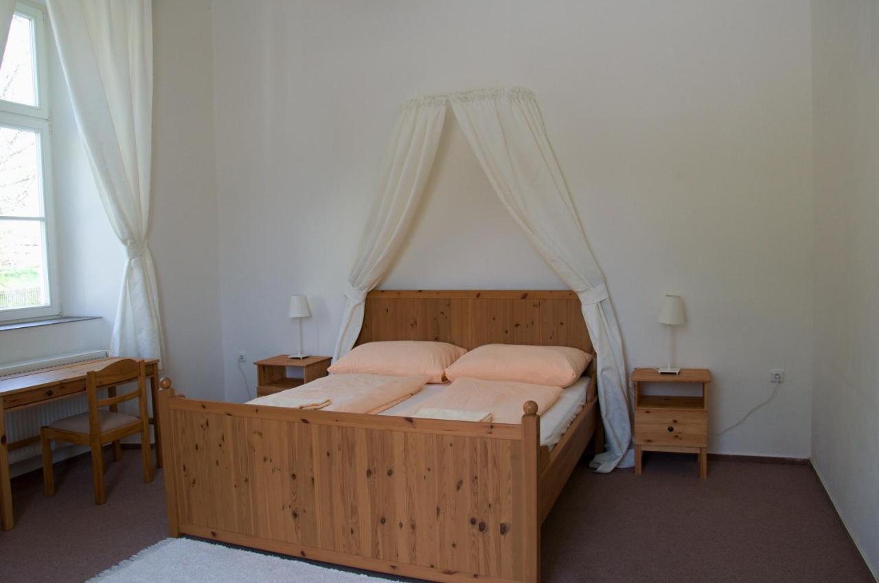 Penzion Zamek Rozsochatec Exterior photo
