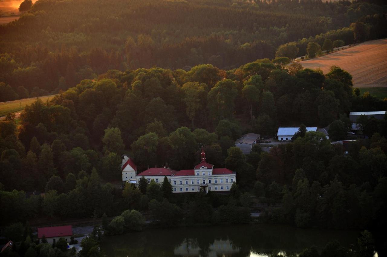 Penzion Zamek Rozsochatec Exterior photo